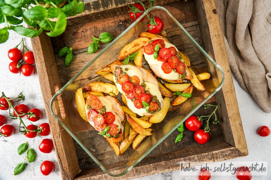 Überbackene Putenbrust Filets Caprese mit Tomate Mozarella - Habe ich ...