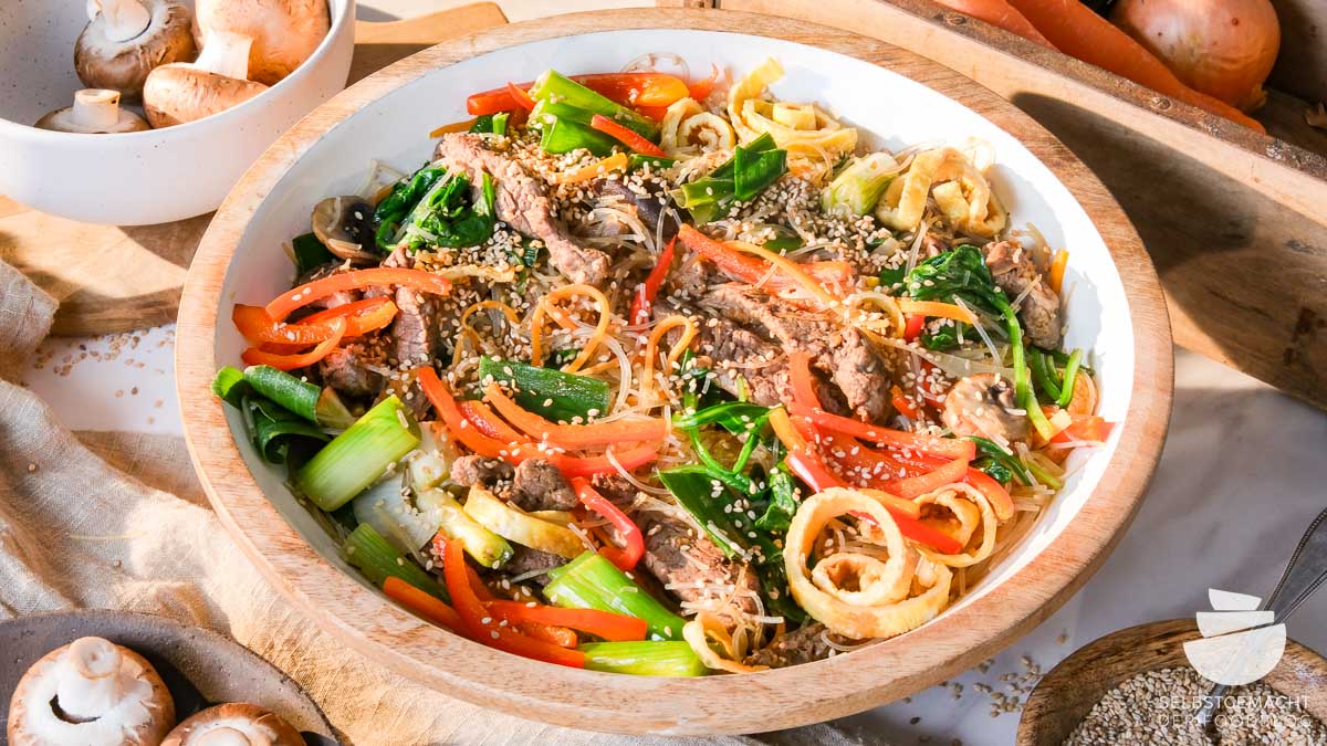 Japchae ist ein Koreanischer Glasnudelsalat